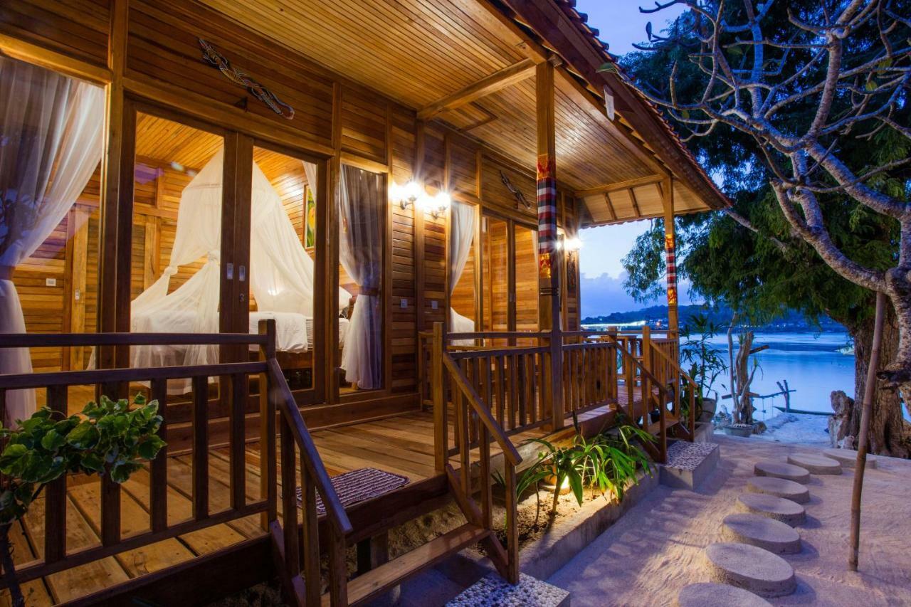 Wooden Beach Sunset Cottages Нуса Лембонган Екстериор снимка